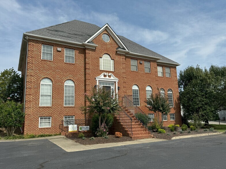 More Photos Of 1900 Manakin Rd, Manakin Sabot Office For Lease