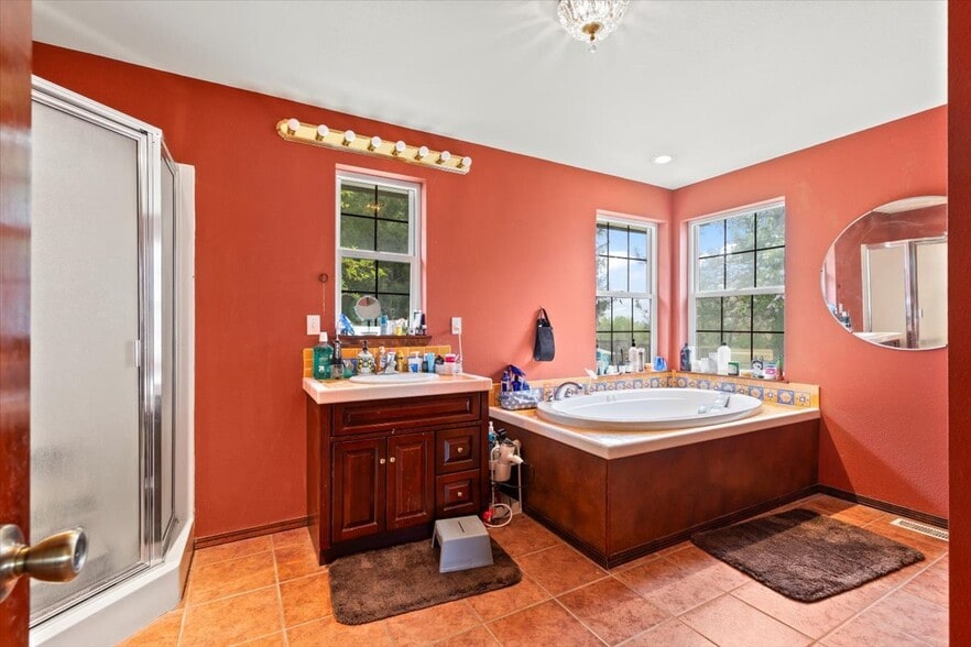 More Photos Of 500 S Bonair Rd, Zillah Winery Vineyard For Sale