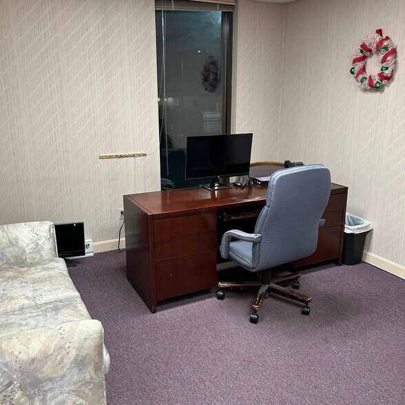 More Photos Of 155 Maple St, Springfield Medical For Sale