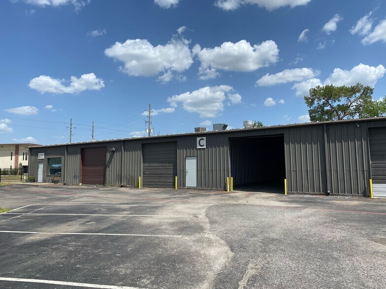 More Photos Of 16261 Hollister St, Houston Unknown For Lease