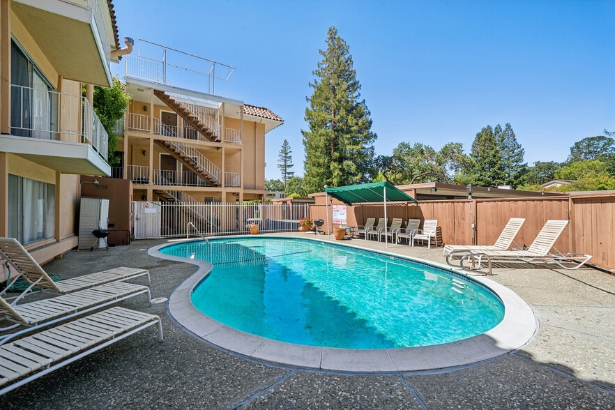 More Photos Of 1183 Saranap Ave, Walnut Creek Apartments For Sale