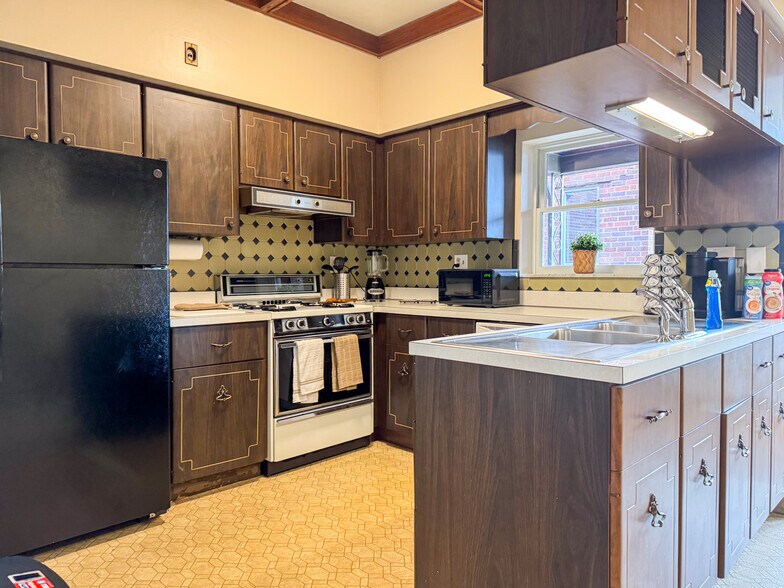 More Photos Of 105 S 5th St, Duquesne Specialty For Sale