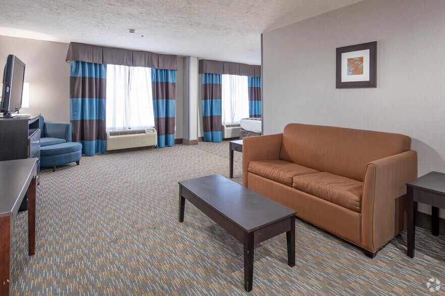 More Photos Of 129 Brickerton St, Columbus Hotel For Sale