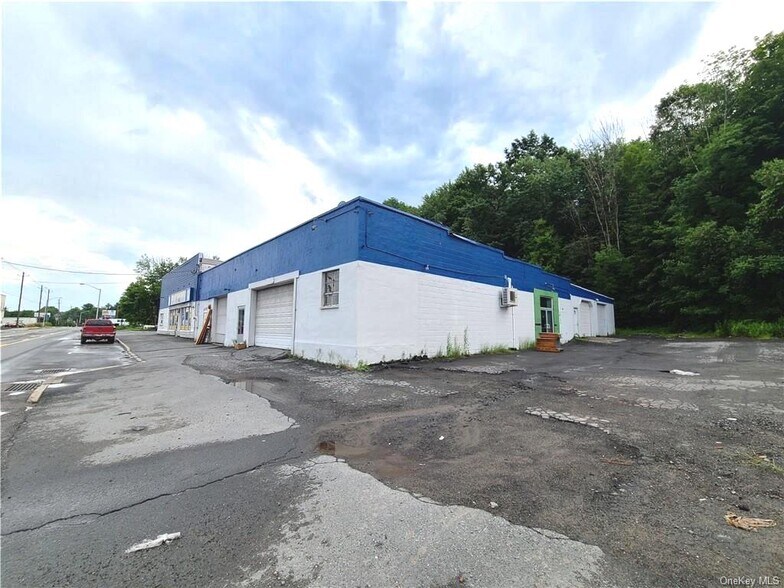 More Photos Of 144 Mill St, Liberty Auto Repair For Sale