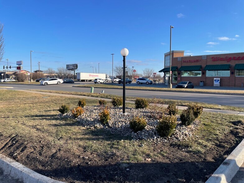 More Photos Of 1300 Cummins Rd, Des Moines General Retail For Lease