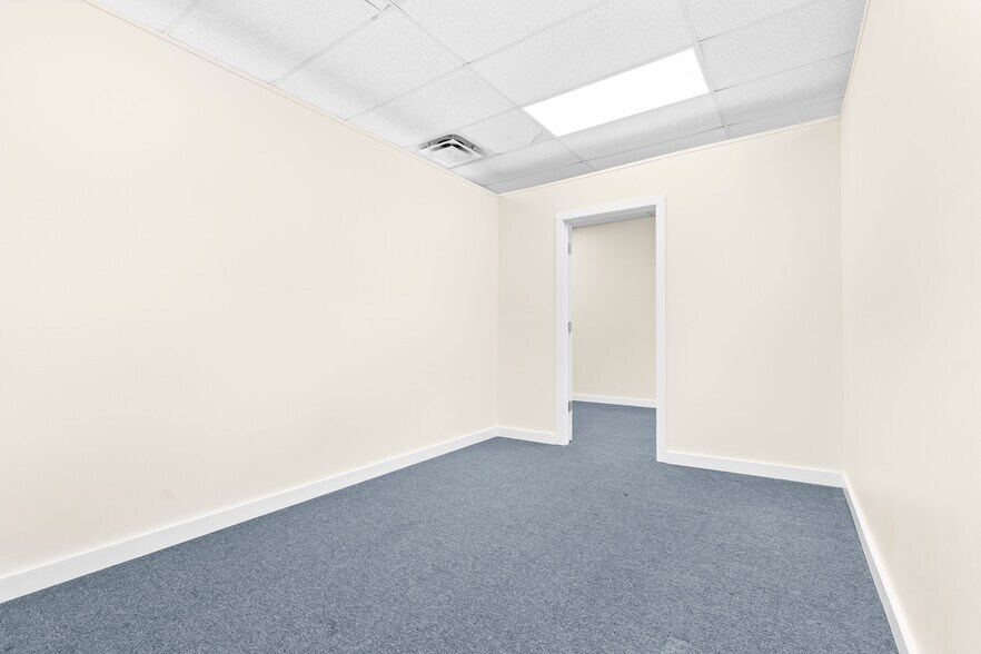 More Photos Of 57 Lake St, White Plains Auto Dealership For Lease