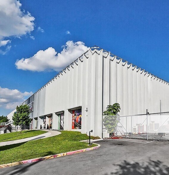 More Photos Of 5300 N Powerline Rd, Fort Lauderdale Warehouse For Lease