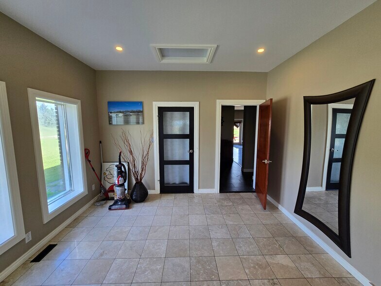 More Photos Of 1041 Hwy 54, Innisfail Refrigeration Cold Storage For Lease