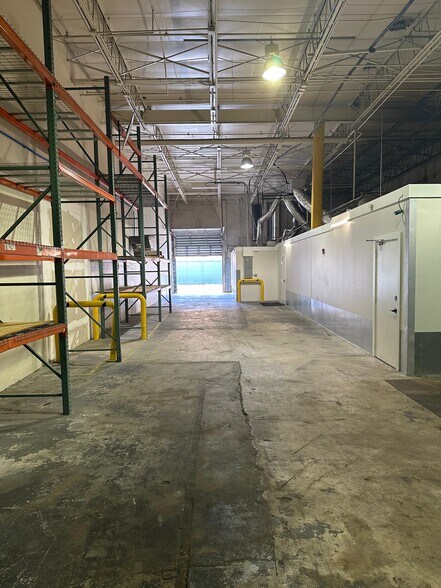 More Photos Of 1157-1161 NW 159th Dr, Miami Warehouse For Lease