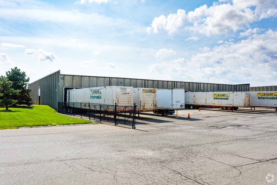 More Photos Of 29031-29045 Airport Dr, Romulus Unknown For Lease