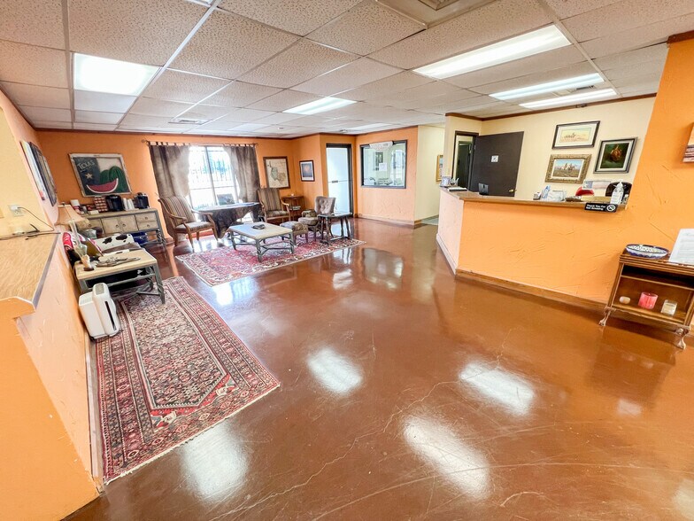 More Photos Of 1001-1009 W Industrial Ave, Midland Warehouse For Sale