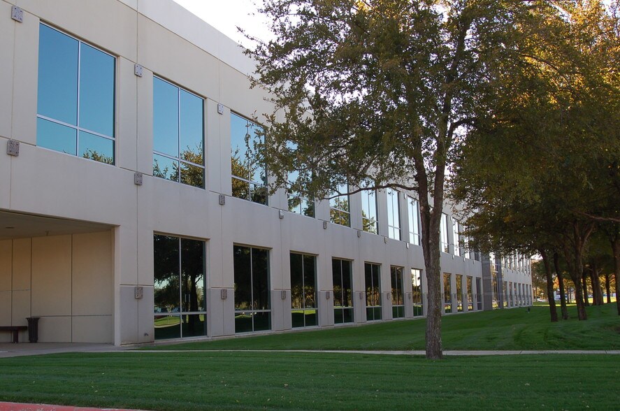More Photos Of 8650 Freeport Pky, Irving Office For Lease