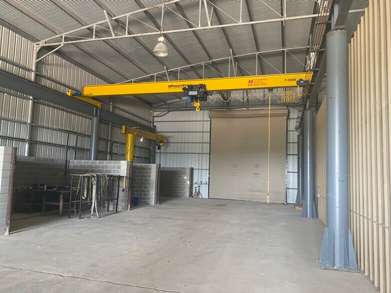 More Photos Of 8730 S Highway 181, Kenedy Warehouse For Lease