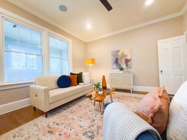More Photos Of 621 E College St, Pulaski Hotel For Sale
