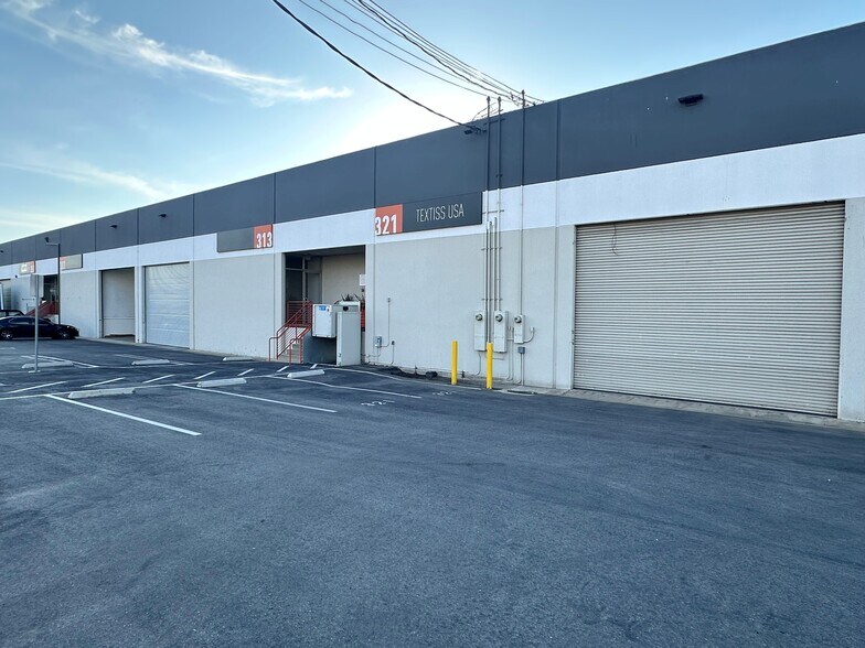More Photos Of 301-445 N Figueroa St, Wilmington Warehouse For Lease