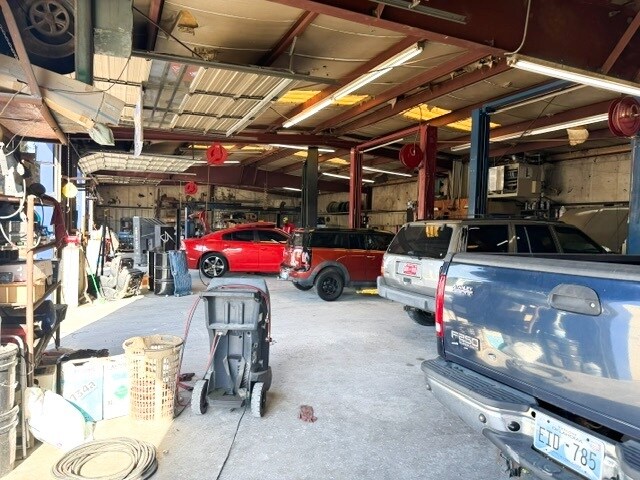 More Photos Of 1026 E Highland St, Shawnee Industrial For Sale