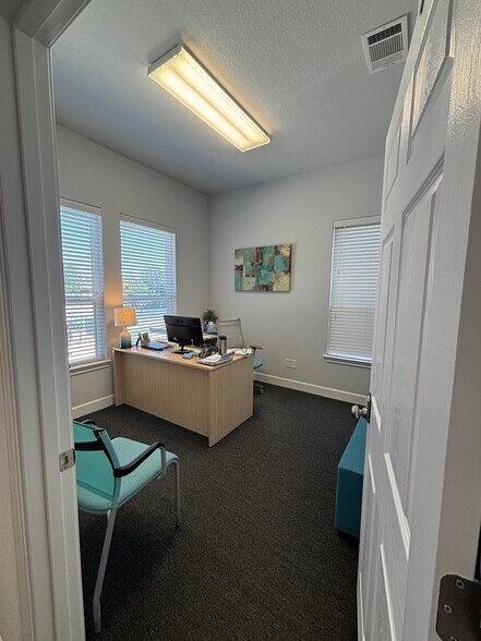 More Photos Of 660 S Bagdad Rd, Leander Office For Sale