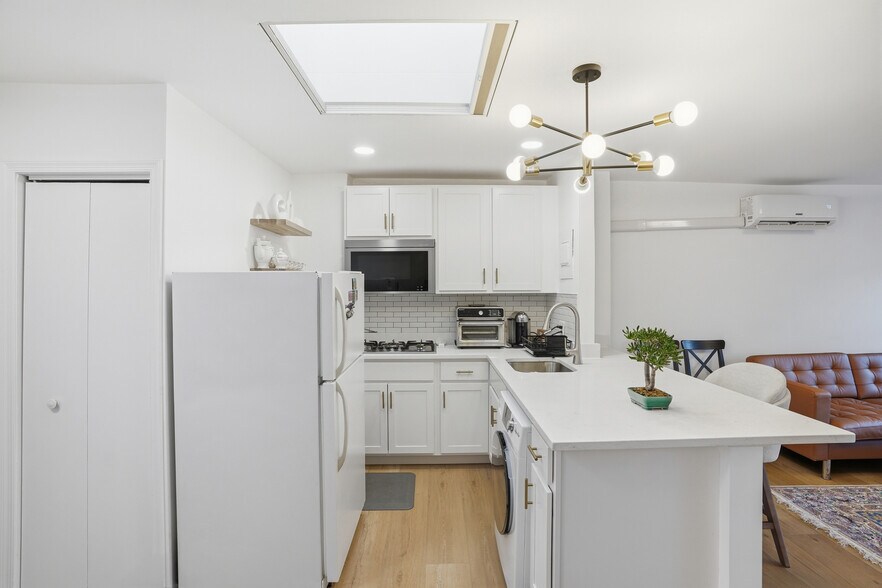 More Photos Of 313 C St SE, Washington Multifamily For Sale