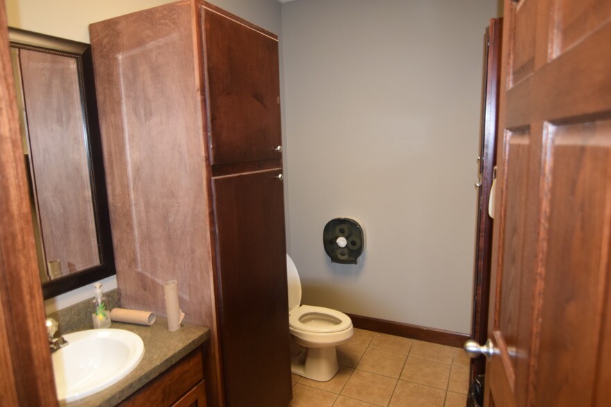 More Photos Of 5000 Van Epps Rd, Brooklyn Heights Warehouse For Lease