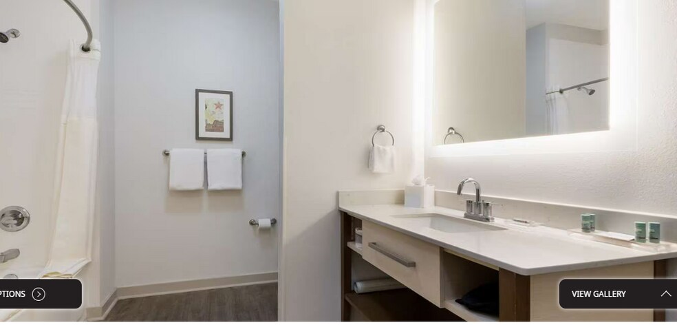 More Photos Of 711 Main St, Bandera Hotel For Sale
