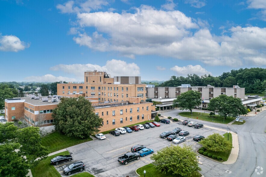 More Photos Of 624 McClellan St, Schenectady Medical For Lease