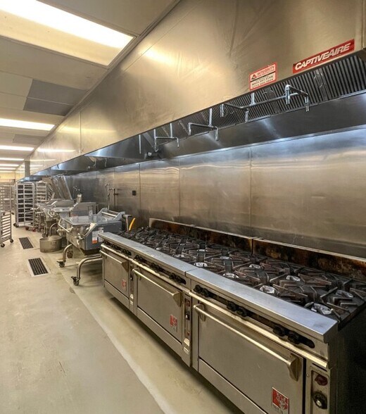 More Photos Of 230-240 W Avenue 26, Los Angeles Manufacturing For Lease