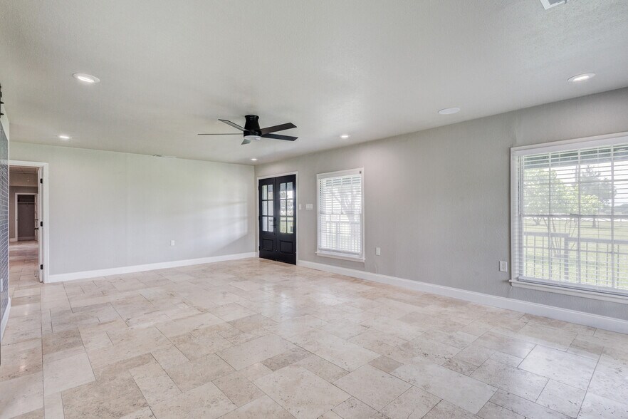 More Photos Of 4877 Sam Rayburn Hwy, Anna Office For Lease