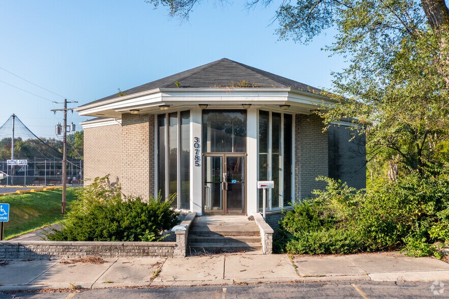 Primary Photo Of 30785 Grand River Ave, Farmington Hills Office For Sale