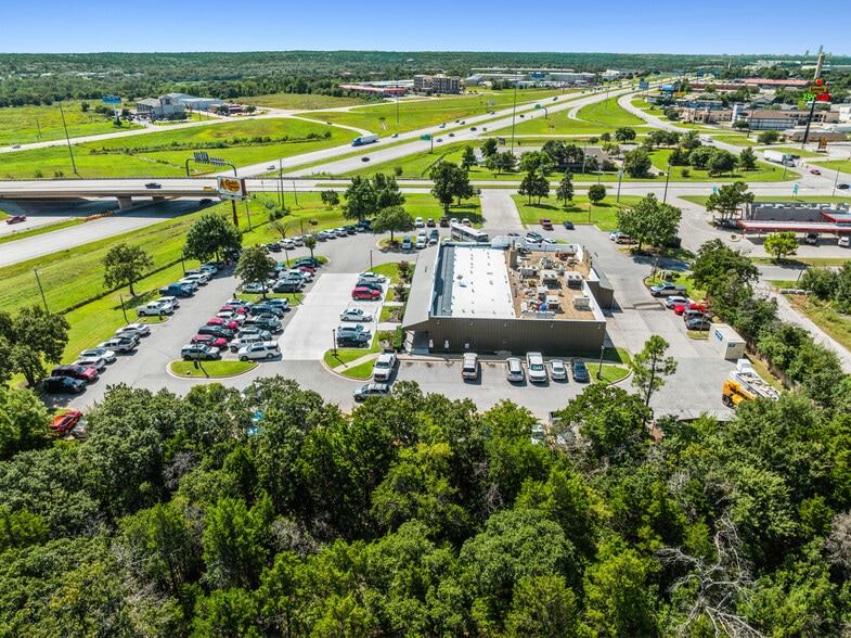 More Photos Of 4901 NE 122nd St, Edmond Restaurant For Sale