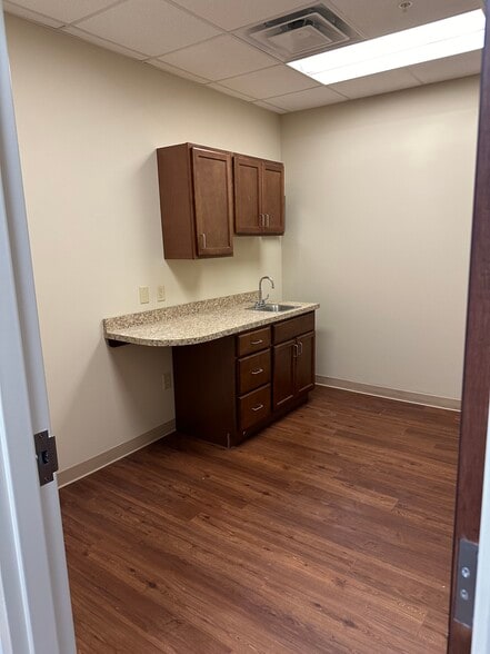 More Photos Of 101 Financial Dr, Elizabethtown Medical For Lease