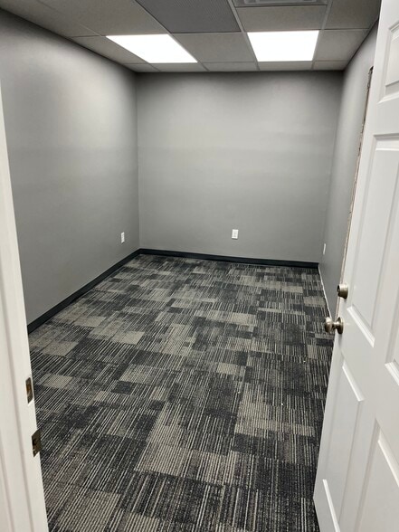 More Photos Of 7505 Sussex Dr, Florence Medical For Lease