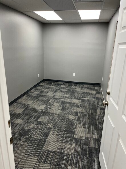 More Photos Of 7505 Sussex Dr, Florence Medical For Lease