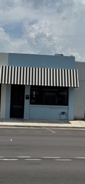 More Photos Of 730-732 Belvedere Rd, West Palm Beach Storefront For Lease