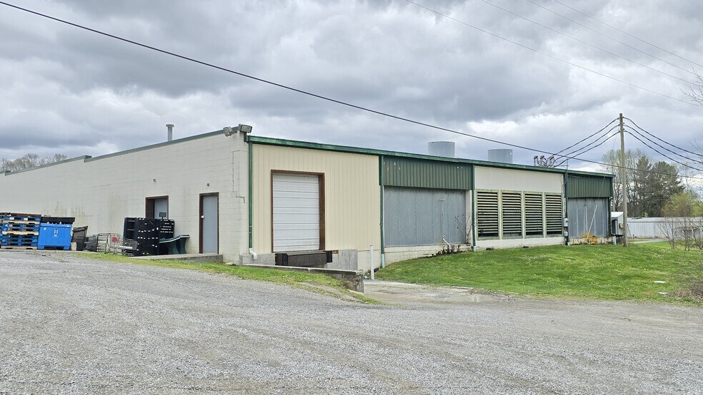 More Photos Of 219 S 2nd St, Central City Freestanding For Sale