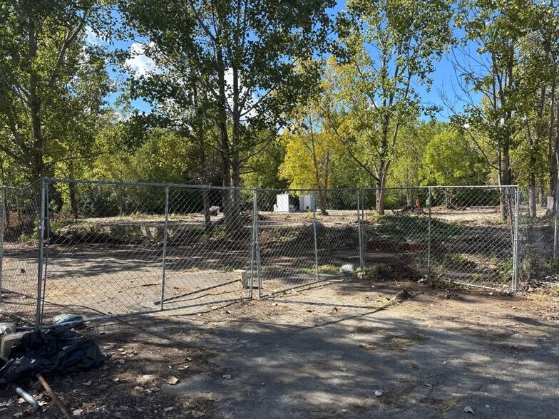 More Photos Of 233 Sycamore St, Anderson Land For Lease