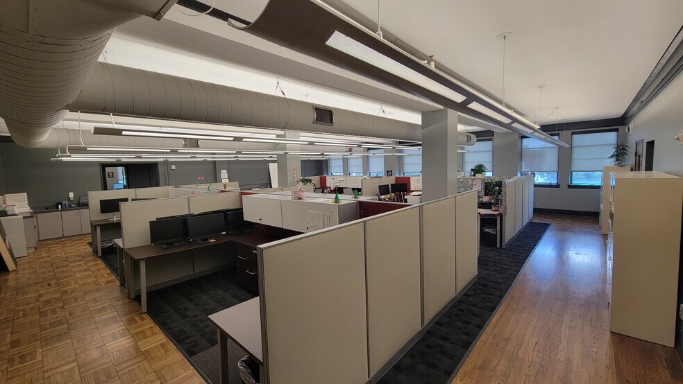 More Photos Of 18 E North St, Greenville Office For Sale