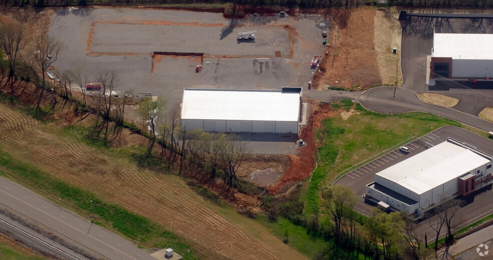 More Photos Of 111 Kapsia Way, Clarksville Warehouse For Sale