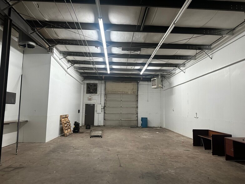 More Photos Of 3615 S Goodlett St, Memphis Light Distribution For Lease