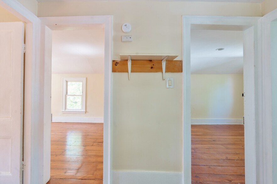 More Photos Of 17 S Chestnut St, New Paltz Storefront Retail Residential For Sale
