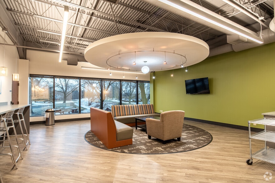 More Photos Of 7100 Northland Cir N, Brooklyn Park Office For Lease
