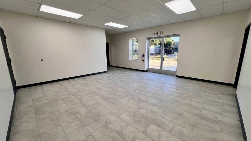 More Photos Of 7822 Fortune Dr, San Antonio Warehouse For Lease