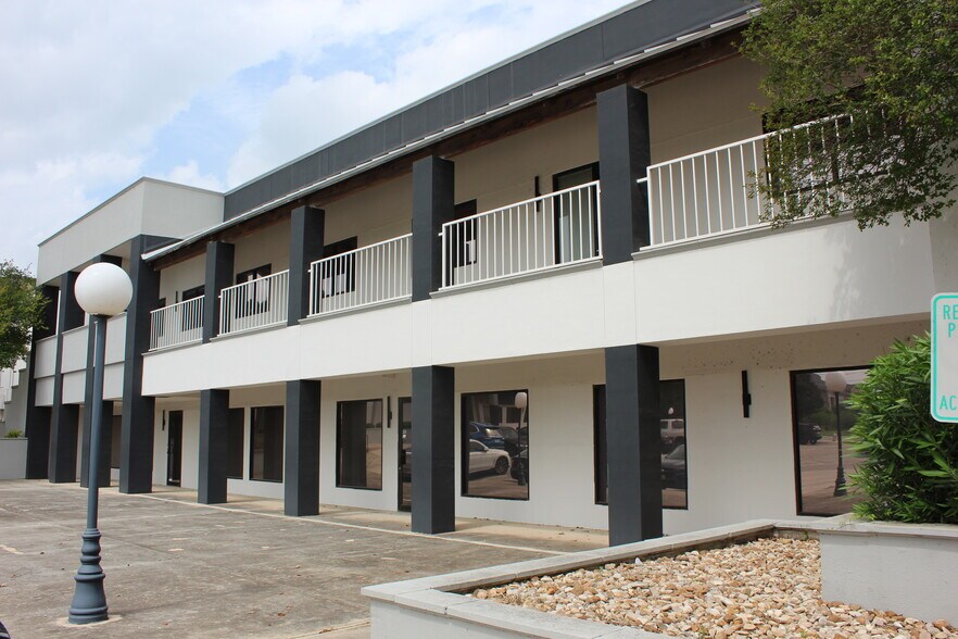 More Photos Of 8637 Fredericksburg Rd, San Antonio Medical For Lease