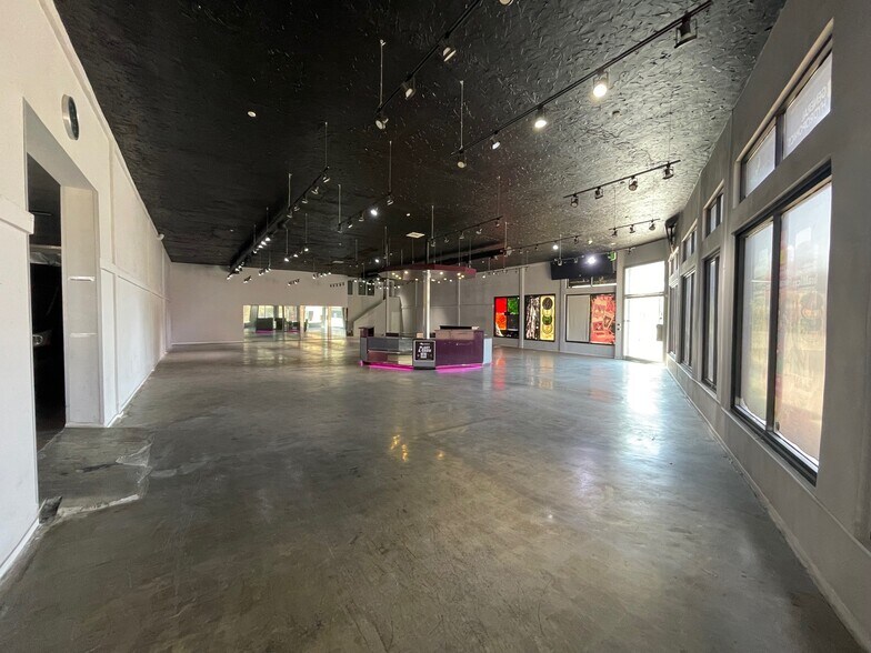 More Photos Of 4900-4906 Lankershim Blvd, North Hollywood Freestanding For Lease