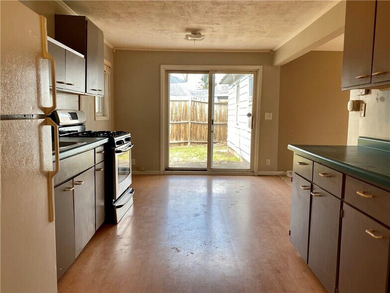 More Photos Of 15688 Davis Ave, Hayward Office For Sale