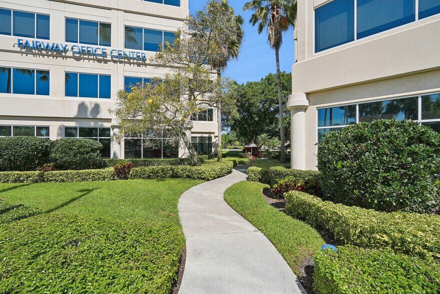 More Photos Of 7108-7121 Fairway Dr, Palm Beach Gardens Unknown For Lease