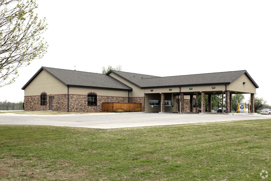 More Photos Of 3017 W Main St, Jenks Bank For Lease