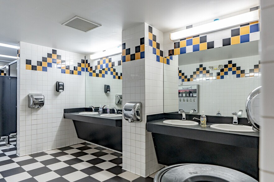 More Photos Of 250 Breighton Cir, Shelbyville Movie Theatre For Sale