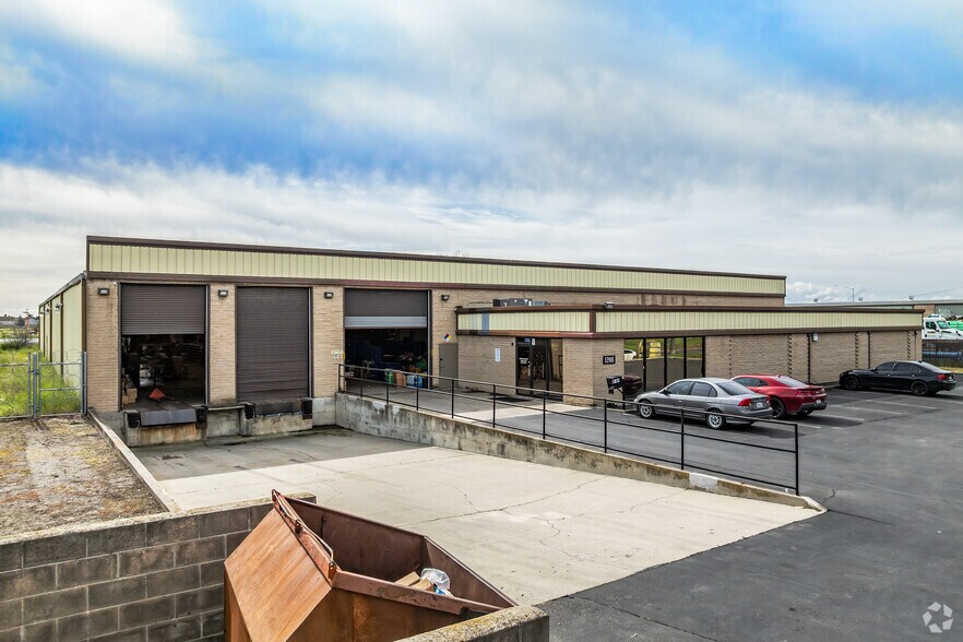 Primary Photo Of 1246 Vanderbilt Cir, Manteca Warehouse For Sale