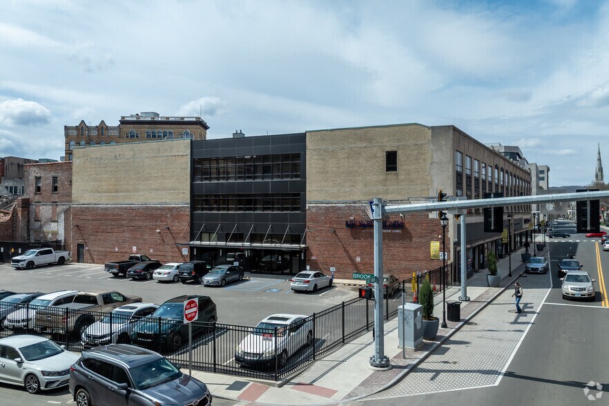 More Photos Of 20 E Main St, Waterbury Apartments For Lease