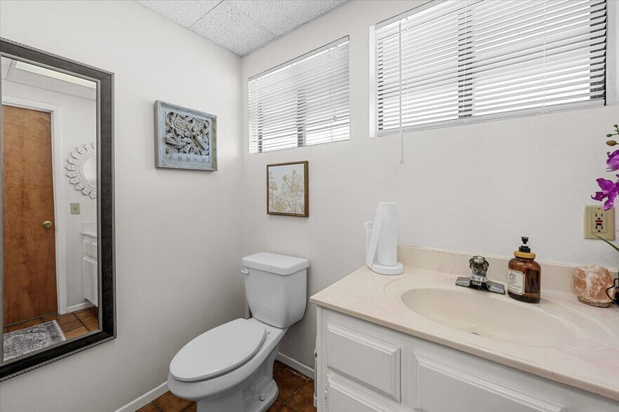 More Photos Of 40585 Big Bear Blvd, Big Bear Lake Office For Sale